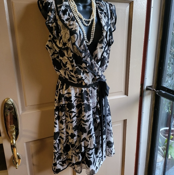 V-Neck Sleeveless Dress with Black Sash - Picture 1 of 7